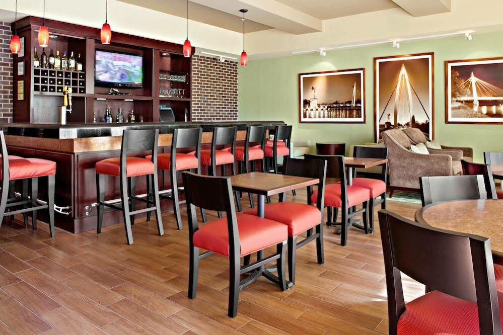 Fairfield Inn & Suites By Marriott Wichita Downtown Zewnętrze zdjęcie